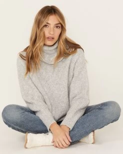 Cleo + Wolf Women's Oversized Turtleneck Sweater 7 Cleo + Wolf Women's Oversized Turtleneck Sweater -Women - Western Cowboy 2000380755 070 P1