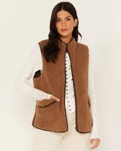 Cleo + Wolf Women's Reversible Sherpa Vest
